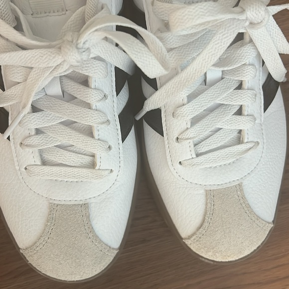 Men’s  size 7 / women’s 9 Adidas tennis shoes fits a women size 9 - Picture 10 of 11